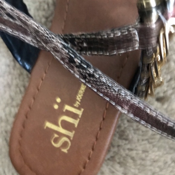 Bogo Sandler by Shi size 7 gold accents - Picture 2 of 4